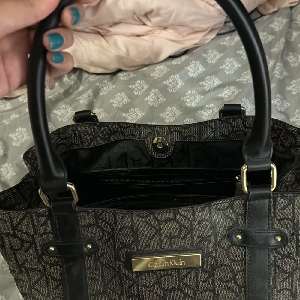 Calvin Klein purse - Picture 9 of 11